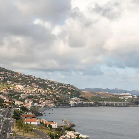 Semesterbostad Zizis Place Santa Cruz (Madeira)